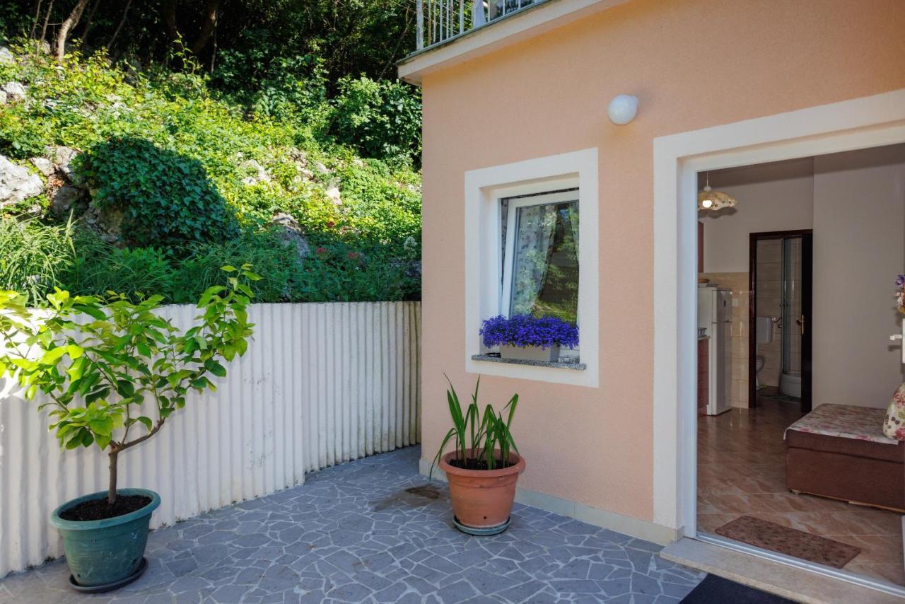 Apartment Studio Close To Sea Krk Town Eksteriør bilde